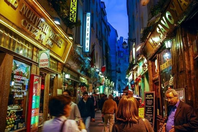 The Latin Quarter at night
